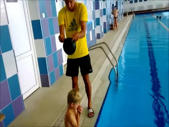 Вот как одеваются эти шапочки...